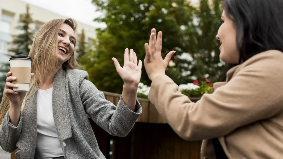 Citoyens participant à une réunion publique