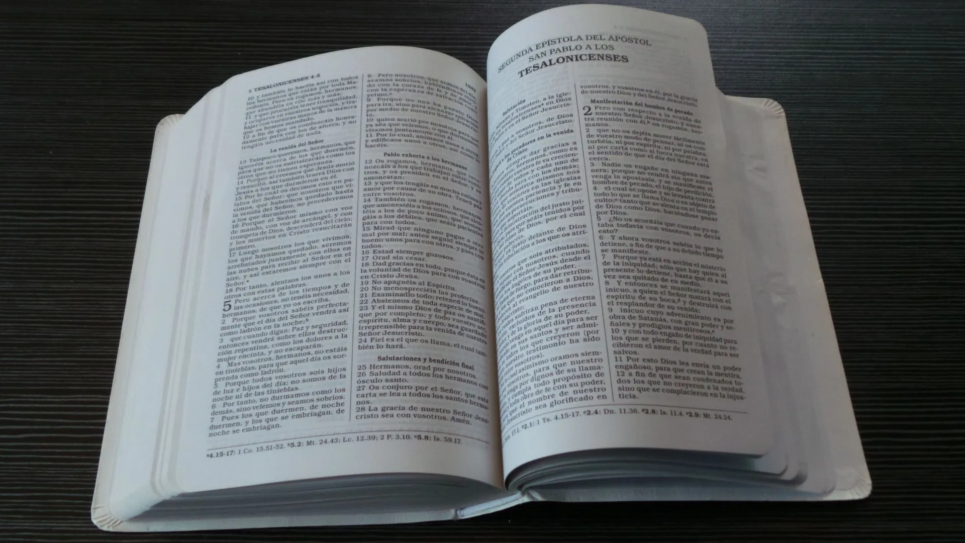 Code général des collectivités territoriales ouvert sur un bureau de mairie